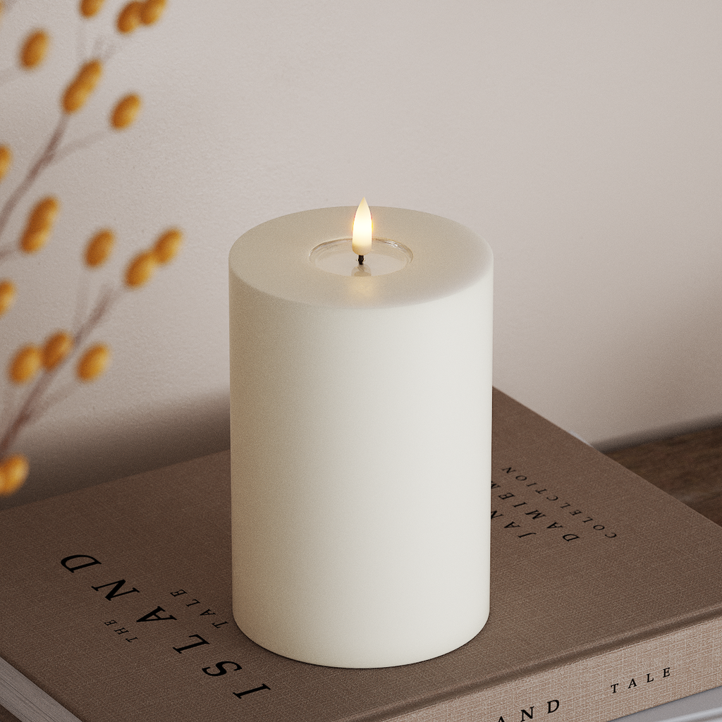 Deluxe Homeart Real Flame LED Pillar Candle, White, 10 × 15 cm - additional view 2