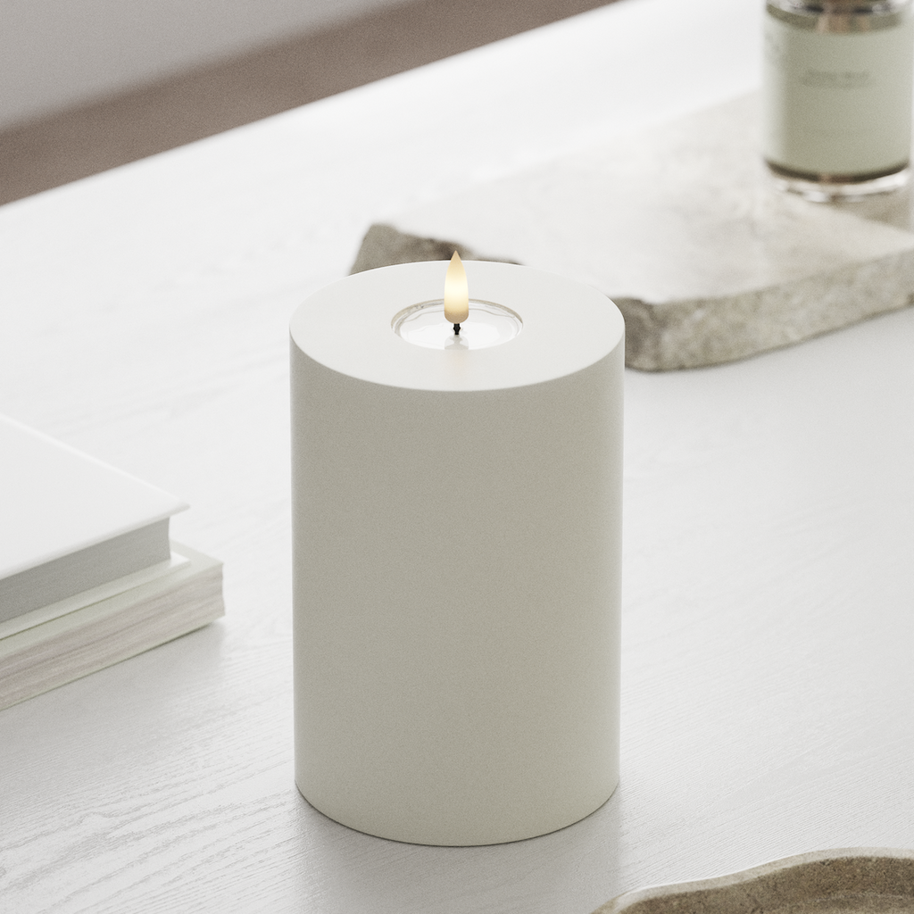 Deluxe Homeart Real Flame LED Pillar Candle, White, 10 × 15 cm - additional view 3