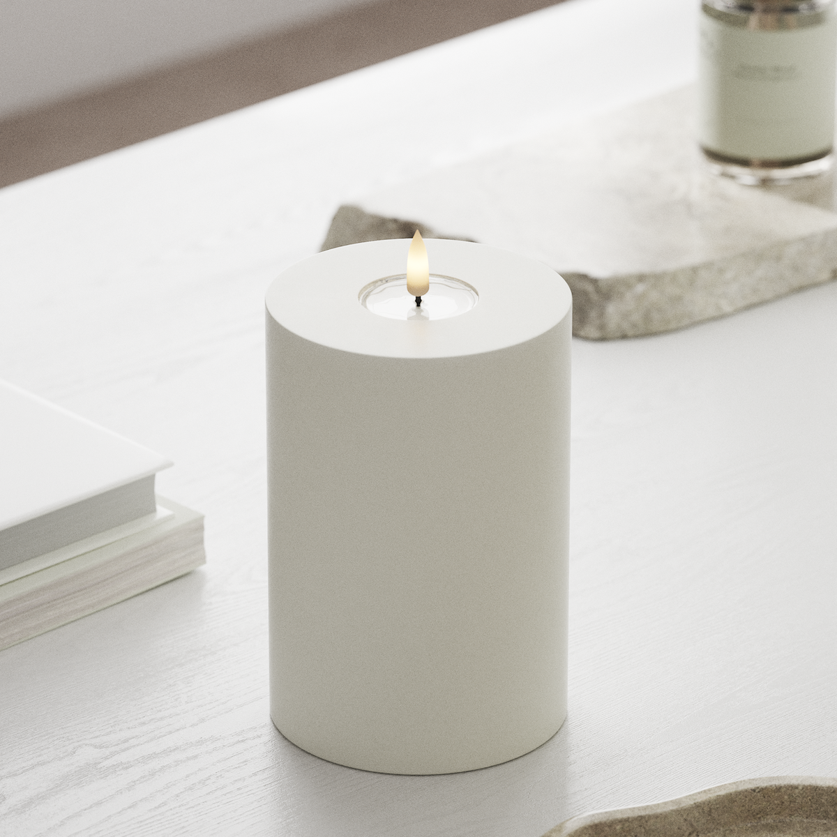 Deluxe Homeart Real Flame LED Pillar Candle, White, 10 × 15 cm - additional view 3