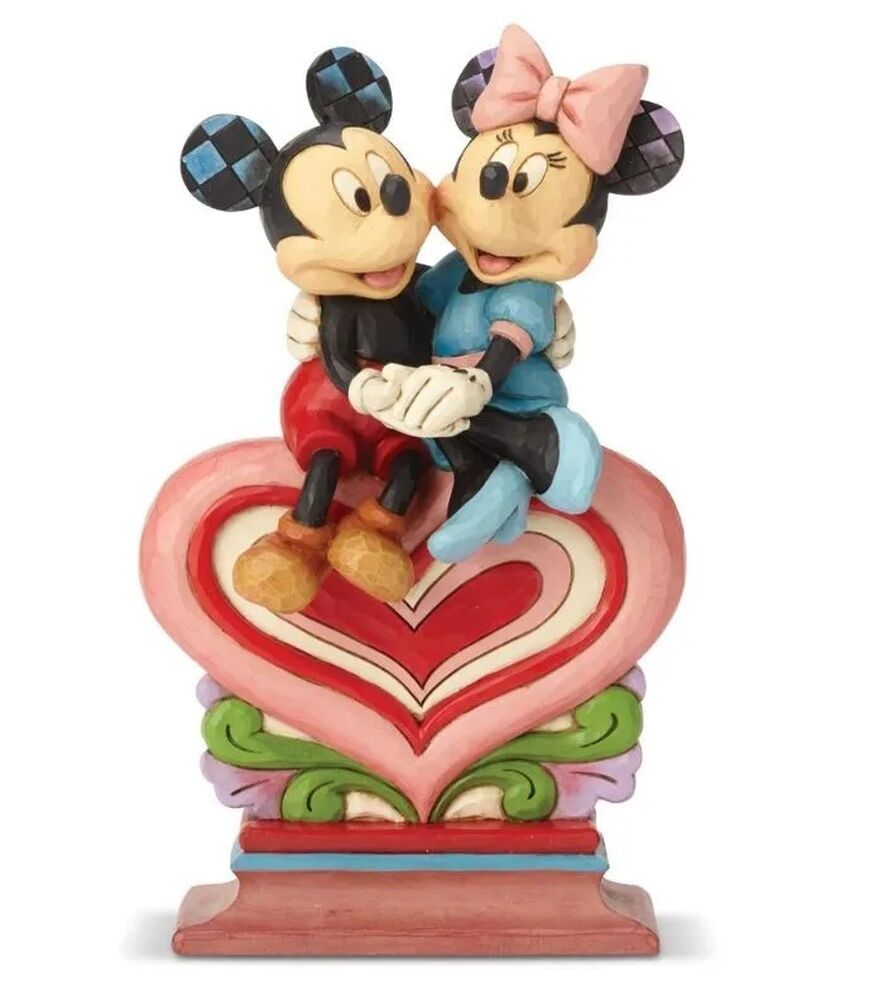 Jim Shore Mickey and Minnie Heart to Heart figurine, front view