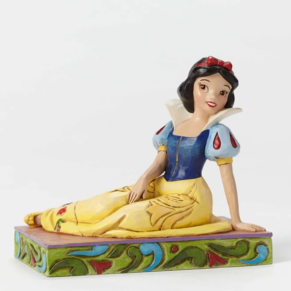 Jim Shore Snow White Be a Dreamer personality pose angle view